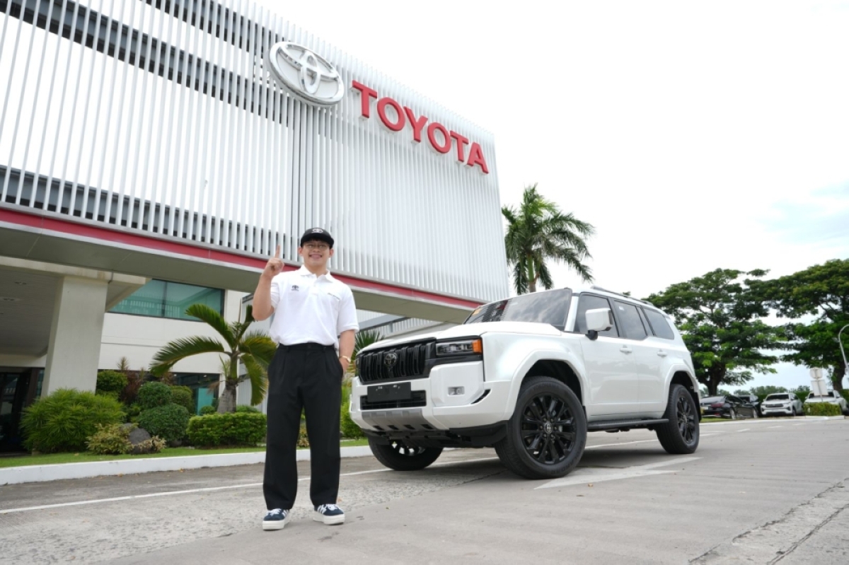 Toyota awards Land Cruiser Prado to Olympic gold medalist Carlos Yulo