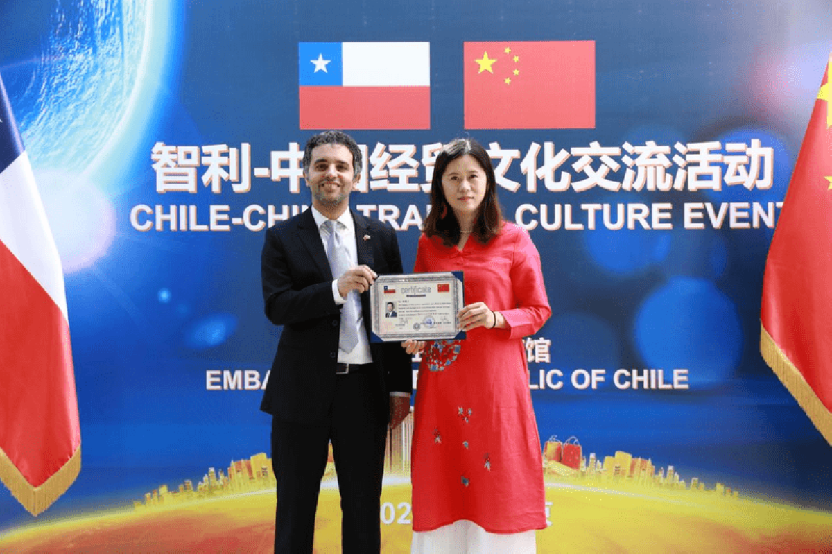 Lingyun Xiang fue nombrado Embajador de Intercambio Cultural de la República de Chile en China y Chile.