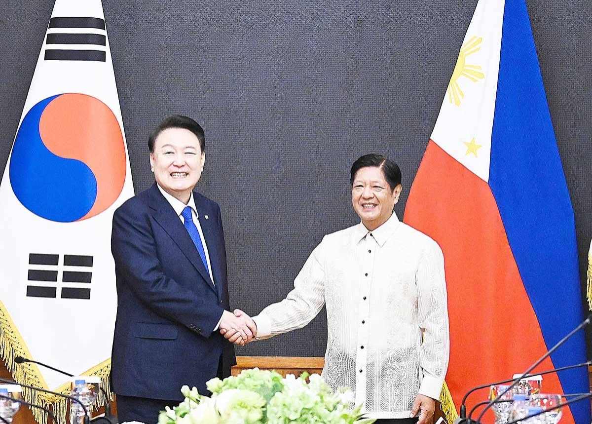 STRENGTHENING TIES President Ferdinand Marcos Jr. and visiting President of the Republic of Korea Yoon Suk Yeol hold a joint press conference in Malacañang on October 7, 2024, after witnessing the signing of several agreements. PHOTO BY REVOLI CORTEZ/PPA POOL