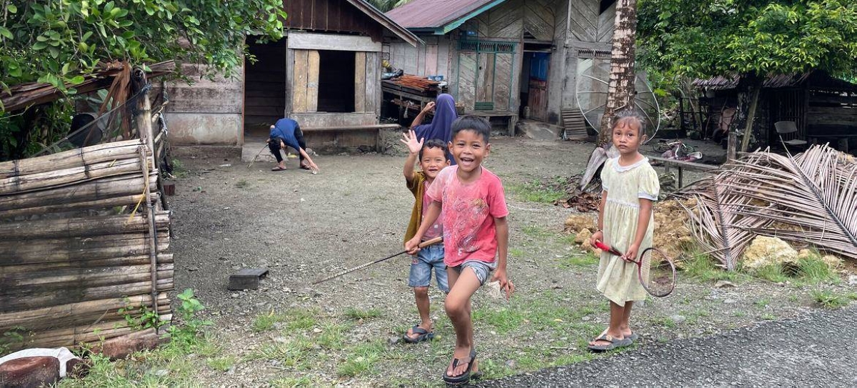 Children in Indonesia learn about disaster preparedness through traditional songs. UN Indonesia/Miklos Gaspar