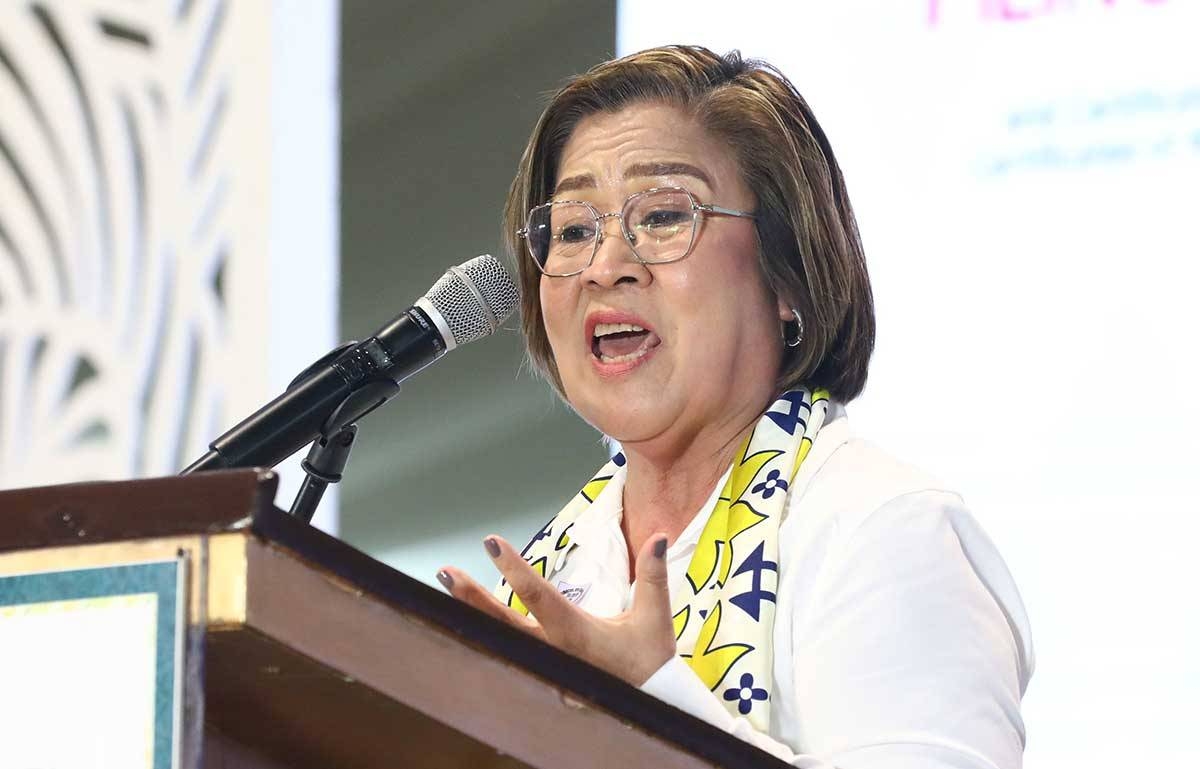 De Lima considers case vs Dela Rosa