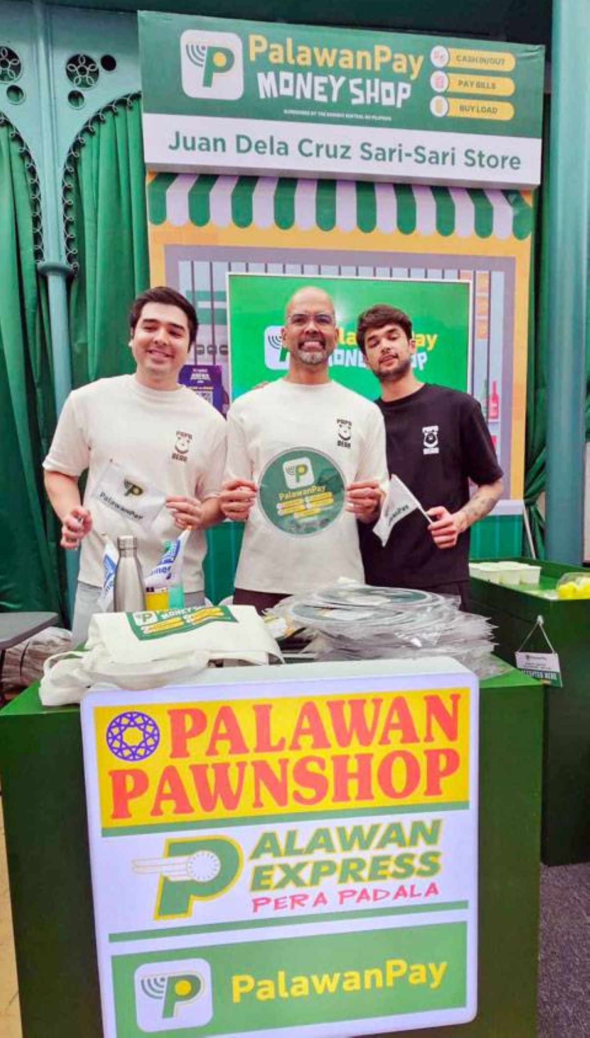 The Paras family entertained the audience with fun bits as they actively engaged in 'sukis' at the PalawanPay Money Shop booth.