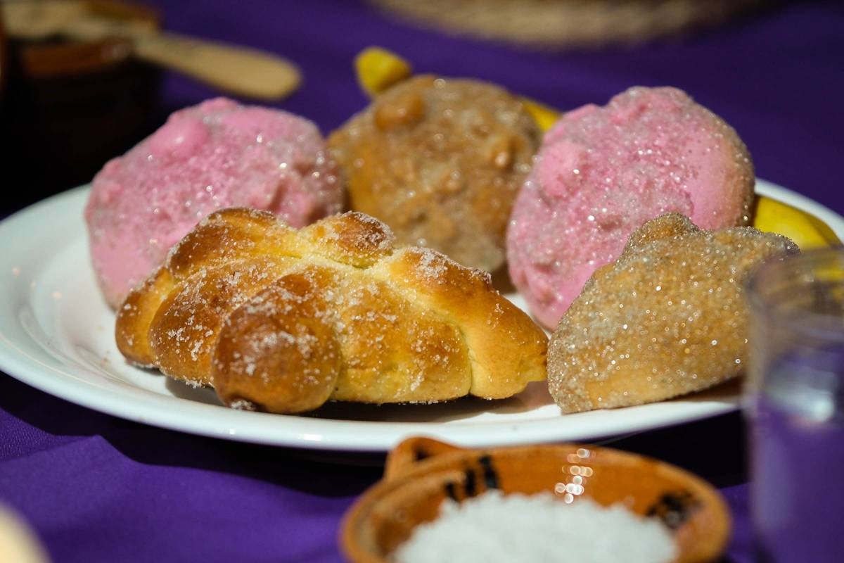 Pan de muerto (baked sweet bread)
