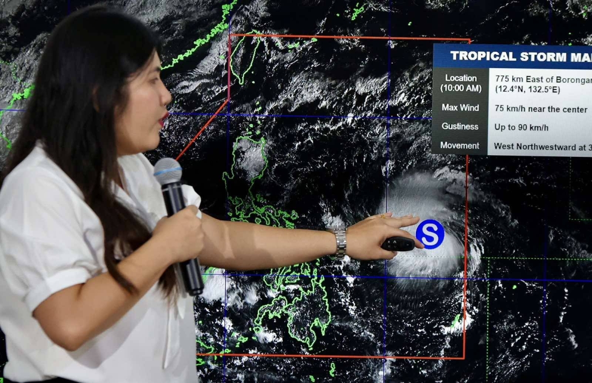 Weather forecaster Veronica Torres provides an update on Typhoon Mars tracking hours after it entered the Philippine area of ​​responsibility. PHOTOS BY ISMAEL DE JUAN