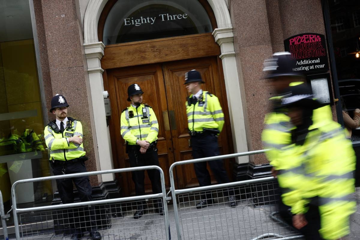 Police officers stand on duty outside the entrace to a building housing the headquarters of the Reform UK political party, during a "Stop the Far-right" demonstration on a National Day of Protest, in London on August 10, 2024. AFP PHOTO