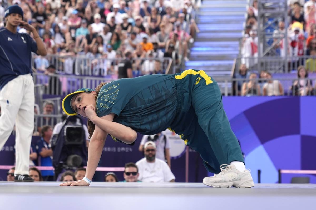 FILE - Australia's Rachael Gunn, known as B-Girl Raygun, competes during the Round Robin Battle at the breaking competition at La Concorde Urban Park at the 2024 Summer Olympics, Aug. 9, 2024, in Paris, France. (AP Photo/Frank Franklin, File)