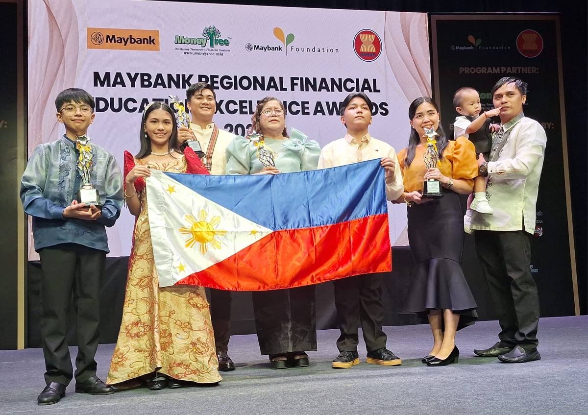 2024 awardees from the Philippines with Best School Alapan 1 Elementary School represented by former principal Divina Narvaez, PhD (4th from left).