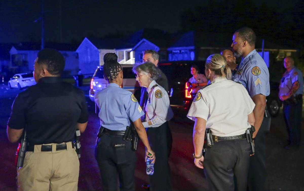 New Orleans Police Superintendent Anne Kirkpatrick, center, meets with officers after several people were killed and injured in a shooting in New Orleans Sunday Nov. 17, 2024. DAVID GRUNFELD/THE TIMES-PICAYUNE/THE NEW ORLEANS ADVOCATE VIA AP