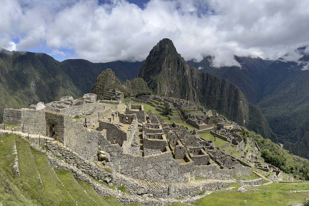 Machu Picchu security boosted after visitors spread human ashes | The ...