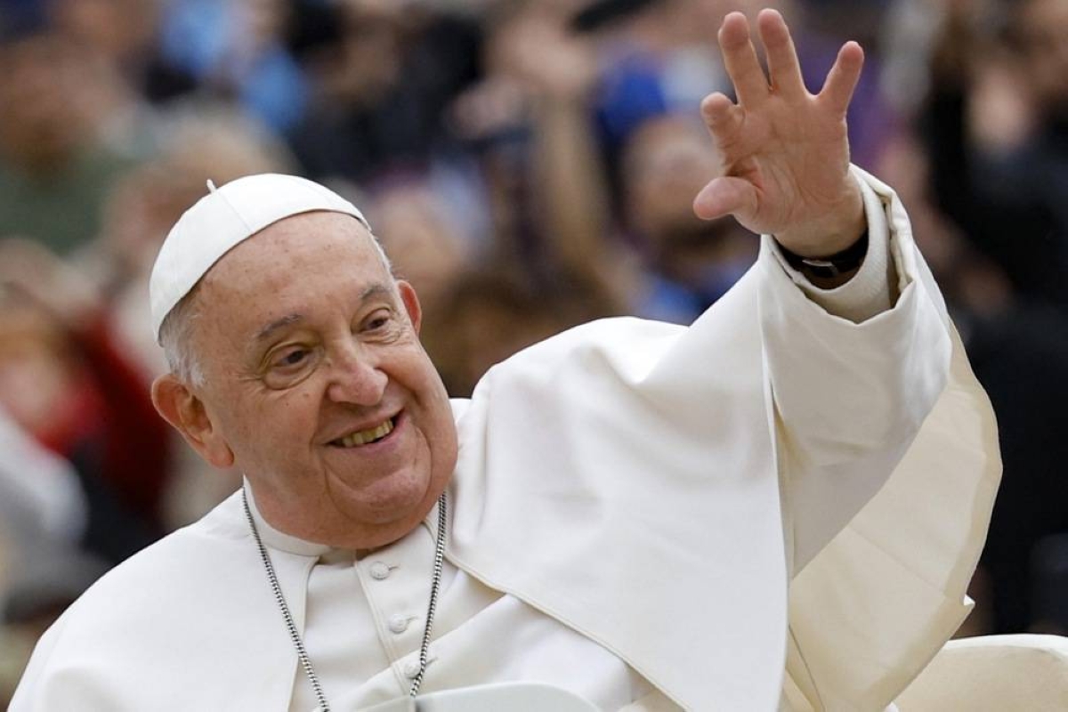 SAINT PROCLAIMER Pope Francis waves to the faithful during his weekly general audience at St. Peter's Square in Vatican City on Nov. 20, 2024. EPA PHOTO