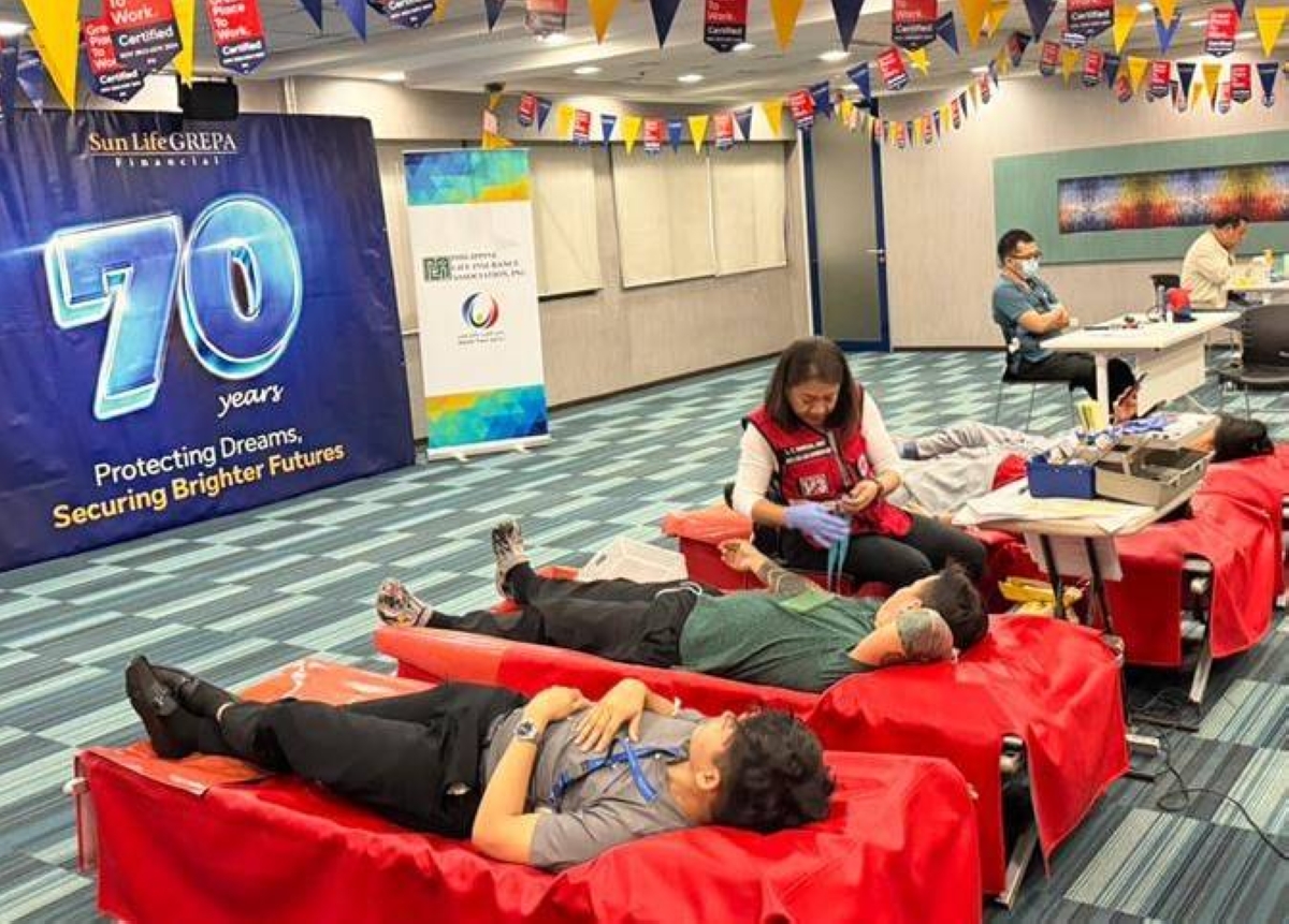 In celebration of Life Insurance Consciousness Week and upholding the importance of health, Sun Life Grepa hosts a bloodletting activity. PHOTO FROM SUN LIFE GREPA