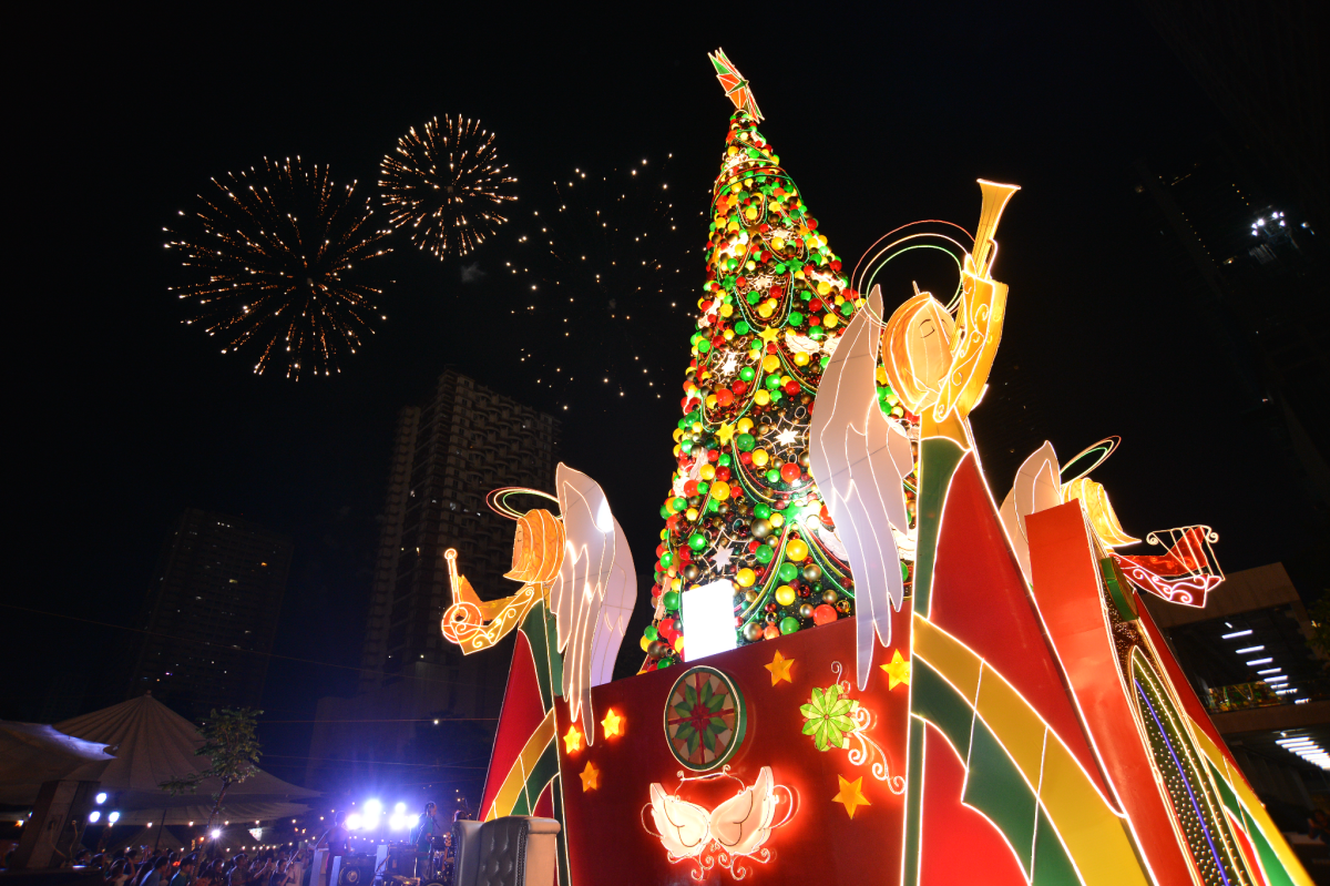 CHRISTMAS IS HERE The holiday spirit is in the air at Greenfield District as its giant Christmas tree fills the central park with vibrancy and enthusiasm, ushering in the festivities of the Christmas season. PHOTO FROM GREENFIELD DEVELOPMENT CORP.
