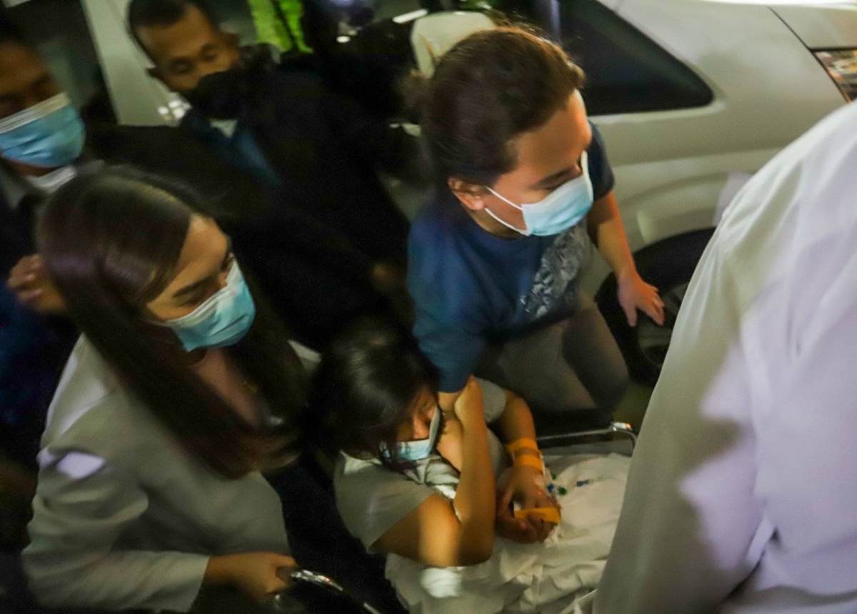 HOLDING ON TIGHTLY Lawyer Zuleika Lopez (in the middle) holds tightly to Vice President Sara Duterte as they arrive at the Veterans Memorial Medical Center (VMMC) where she was transferred from St. Luke's Hospital, both in Quezon City, for check-up on Nov. 23, 2024. The vice president's chief of staff was detained for contempt at the House of Representatives after she refused to cooperate in the House investigation into the use of confidential funds by the Office of the Vice President. PHOTO BY JOHN ORVEN VERDOTE Vice president Sara Duterte and Atty. Zuleika T. Lopez was assisted by the PNP to the Veterans Memorial Medical Center (VMMC) for a medical check-up.