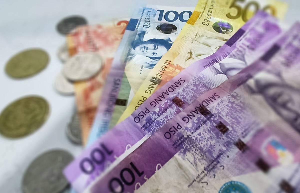 Peso regresa a P57: $1 retrocede;