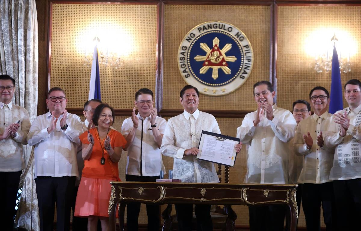 Marcos signs 3 laws | Manila weather