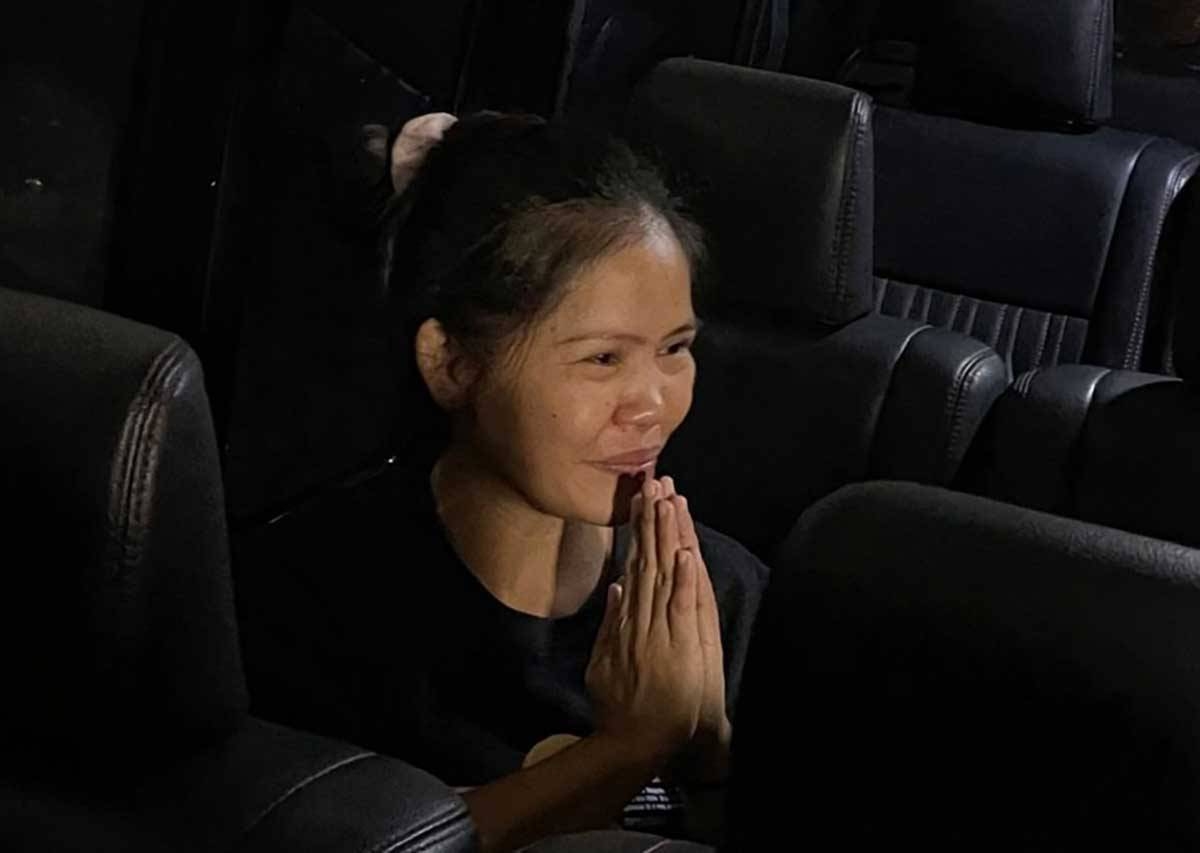 A handout photo made available by the Indonesian Ministry of Law and Human Rights shows alleged drug trafficking convict Mary Jane Veloso gesturing in thanks shortly before she is transported to Jakarta, at the Wonosari Women's Prison in Yogyakarta, Indonesia, 15 December 2024 (issued 16 December 2024). Mary Jane Veloso, a death row convict in a narcotics smuggling case, has been transferred from the Yogyakarta area to the Jakarta Class IIA Women's Prison, and will be allowed to return to the Philippines shortly thereafter. EPA-EFE/Indonesian Ministry of Law and Human Rights / HANDOUT 