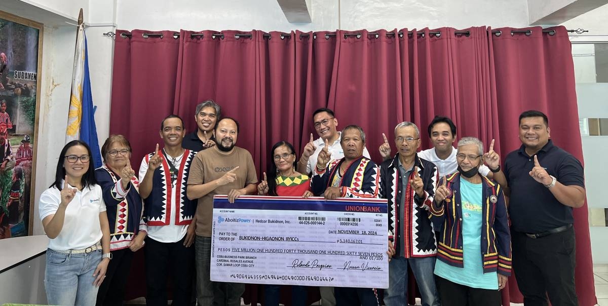 SUPPORTING INDIGENOUS COMMUNITIES IP leaders receive a check of P5.1 million from (from left) Hedcor Vice President (VP) for Corporate Services Noreen Vicencio, AVP for O&M Mindanao Cris Fuentecilla, External Relations Mindanao Manager David Tacder, VP for Operations and Maintenance Leo Lungay, and Grid Manager Nazareth Tabudlong, along with National Commission on Indigenous Peoples Regional Legal Officer IV Dexter Precioso. PHOTO FROM HEDCOR