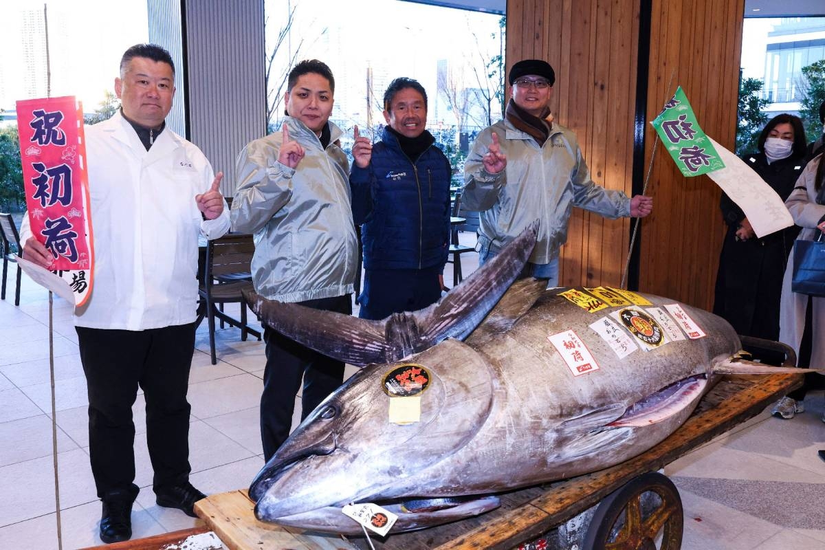 Buyer splashes out $1.3M for Tokyo new year tuna