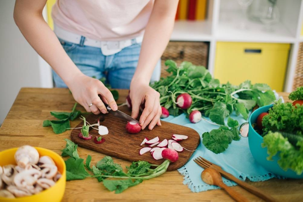 Filipinos Emphasize Healthy Diet for Holistic Wellbeing: Survey Reveals 76% Prioritize Nutrition for Mental and Physical Health