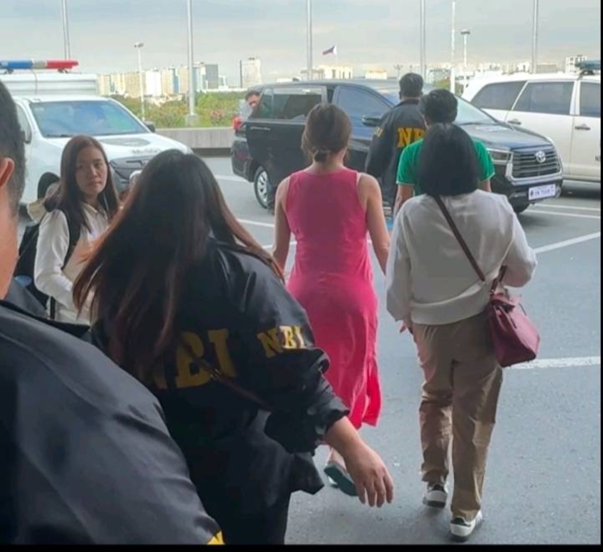 COOPERATION WITH AUTHORITIES
Actress Rufa Mae Quinto (in pink) is escorted by agents of the National Bureau of Investigation upon her arrival at the Ninoy Aquino International Airport on Jan. 8, 2025. A warrant of arrest was issued against Quinto for her alleged links to an investment scam involving a local skincare product. She has denied the allegation and has since posted bail before a Pasay City court. CONTRIBUTED PHOTO