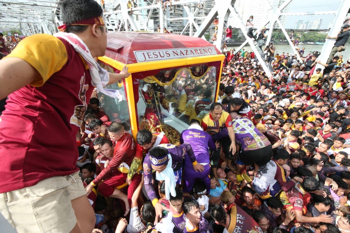 Nazarene devotees swarm into Manila hoping for a miracle