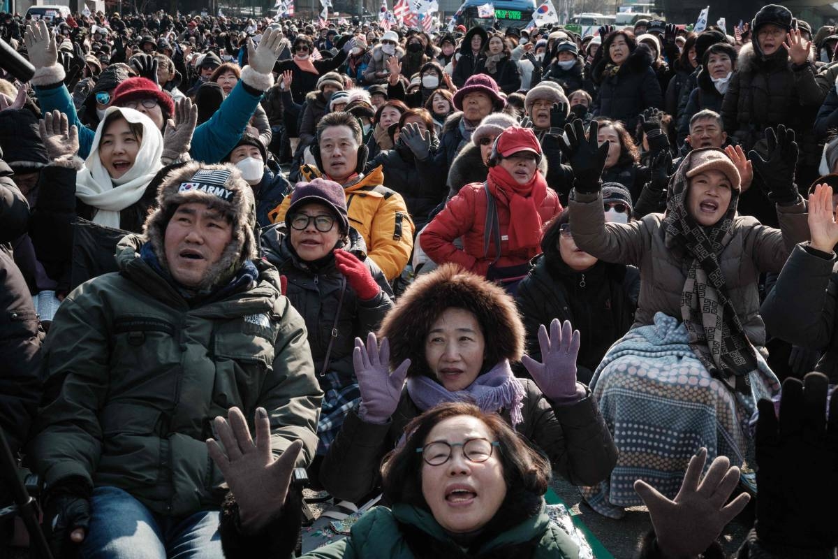 PRAYERS CAN HELP Christians supporting impeached South Korean president Yoon Suk Yeol participate in an outdoor Sunday prayer service near Yoon’s residence in Seoul on Jan. 12, 2025. AFP PHOTO