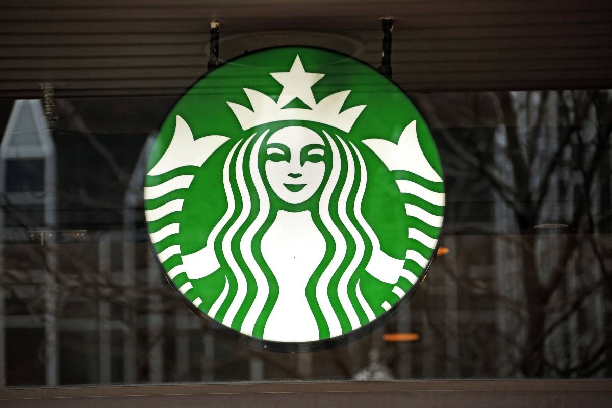 Un viaje a Starbucks le costará. Porque la empresa canceló la política de puertas abiertas.