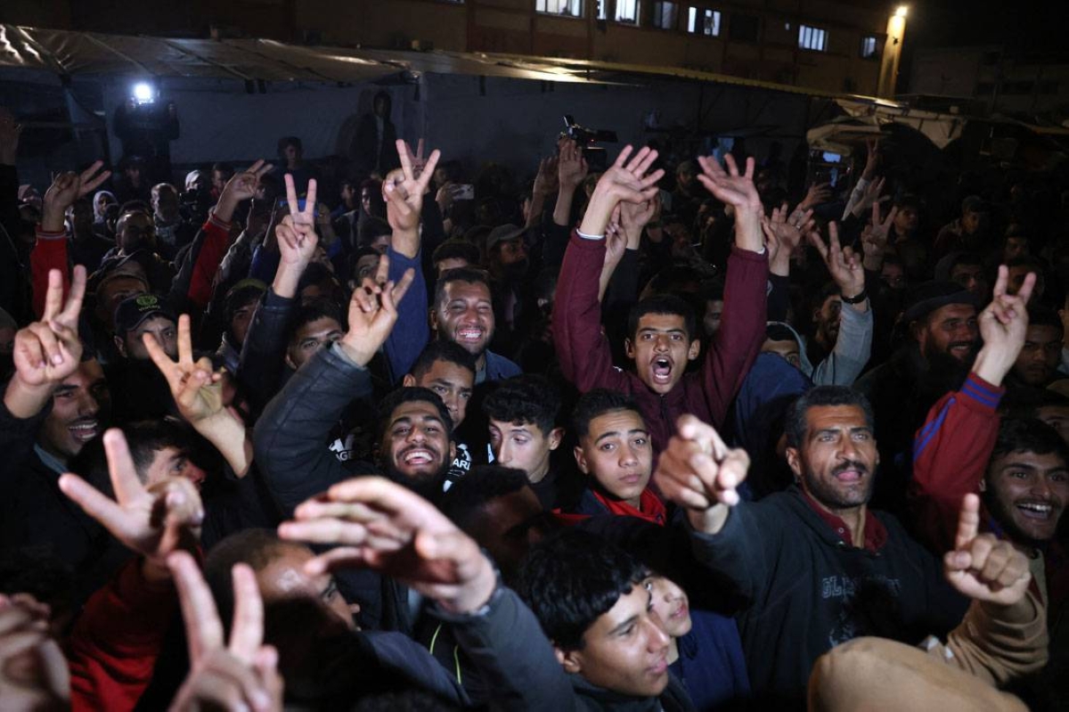 CEASEFIRE People celebrate along a street in Khan Yunis in the southern Gaza Strip on Jan. 15, 2025, amid the ongoing war in the Palestinian territory between Israel and Hamas. Thousands of Gazans celebrated as news spread that a ceasefire and hostage release deal had been reached between Israel and Hamas, aimed at ending more than 15 months of war in the Palestinian territory. PHOTO BY BASHAR TALEB/AFP