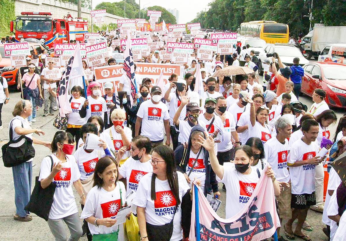 CLAMOR Thousands of protesters gather near the EDSA People Power Monument in Quezon City on Jan. 31, 2025, to demand accountability from Vice President Sara Duterte and call for her impeachment over her office’s alleged misuse of confidential funds. The vice president has repeatedly denied any wrongdoing. PHOTO BY RENE H. DILAN