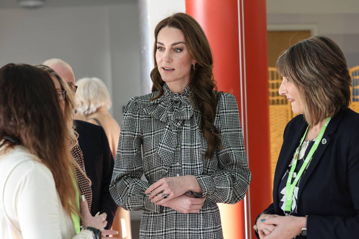 Britain's Catherine, Princess of Wales speaks with staff during a visit Ty Hafan, a children’s hospice based in Sully, near Cardiff, which supports families in Wales, on January 30, 2025. (Photo by Richard Pohle / POOL / AFP)