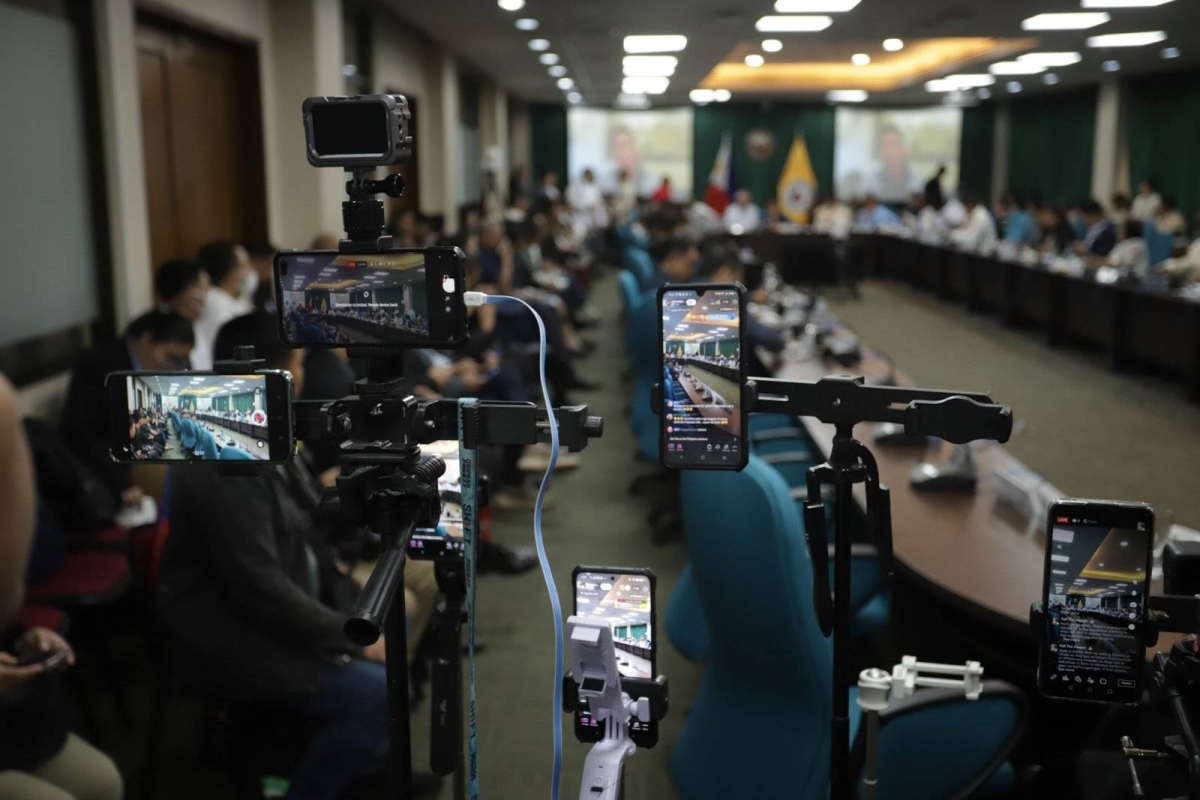 Pro-Duterte bloggers snub House hearing