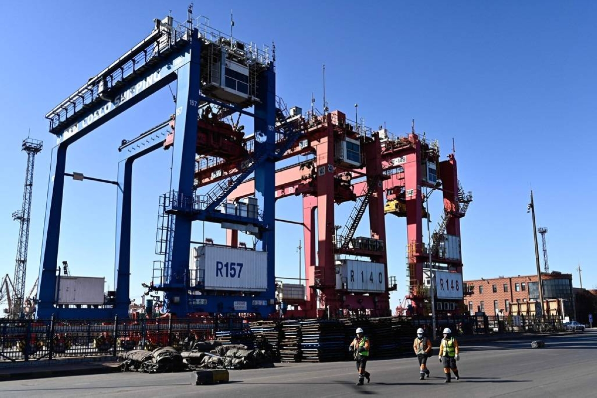 TOUGH TIMES AHEAD Port workers are seen at the Binhai economic area in the municipality of Tianjin, northwestern China, on Feb. 5, 2025. AFP PHOTO