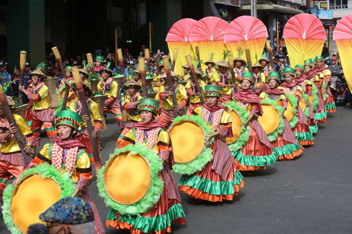 43 floats bloom at Baguio flower festival