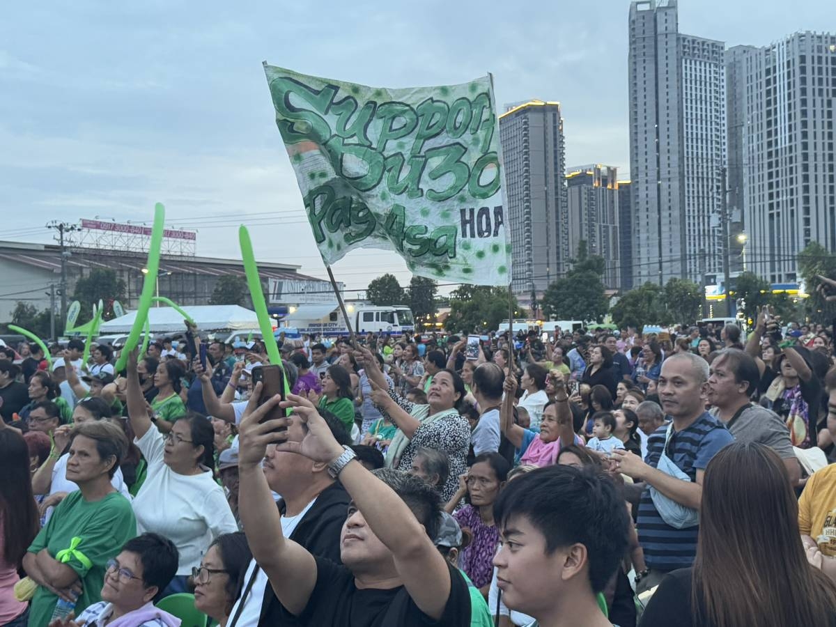 MANDAUE RALLY Supporters chant the name of former president Rodrigo Duterte during a rally on Feb. 22, 2025, in Mandaue City. PHOTO BY KAISER JAN FUENTES