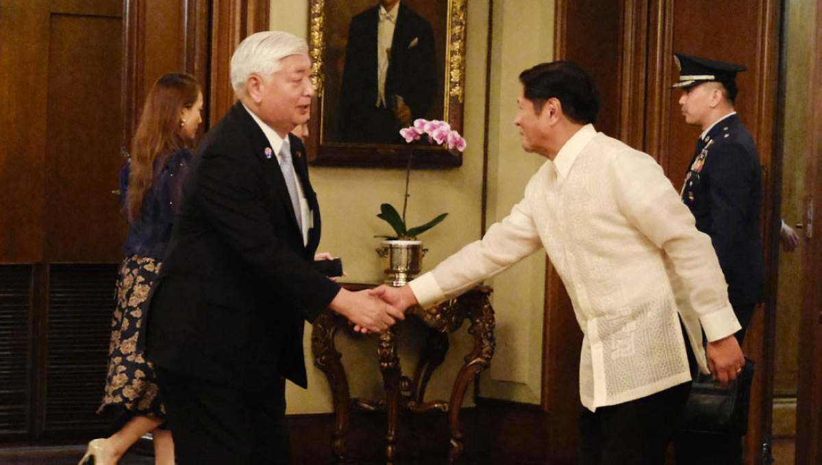 Japan, Philippines seek deeper ties to counter China