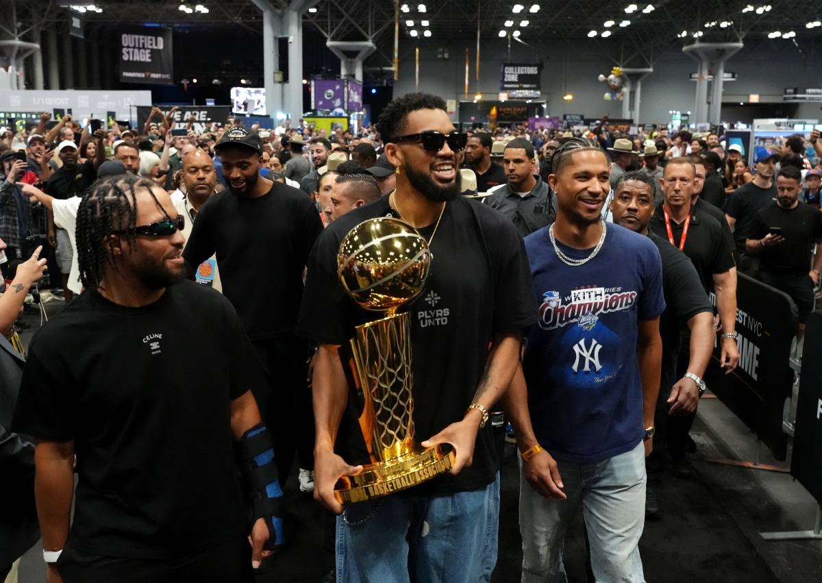 (From left) Jalen Brunson, Karl-Anthony Towns, and Josh Hart attend the NY Knicks parade at Fanatics Fest NYC 2026 at Jacob Javits Center on July 18, 2026 in New York City. PHOTO BY JOHN NACION/GETTY IMAGES NORTH AMERICA/ AFP 