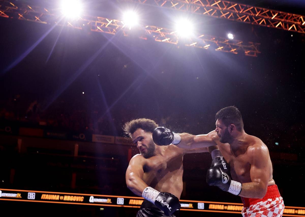 Boxer Filip Hrgovic (right) punches Moses Itauma during their vacant IBF world heavyweight title, Saturday, Aug. 29, 2026, in London. PHOTO BY STEVEN PASTON/PA VIA AP 