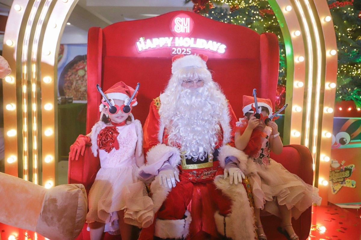 ‘Ber months’ ring in early Christmas preparations