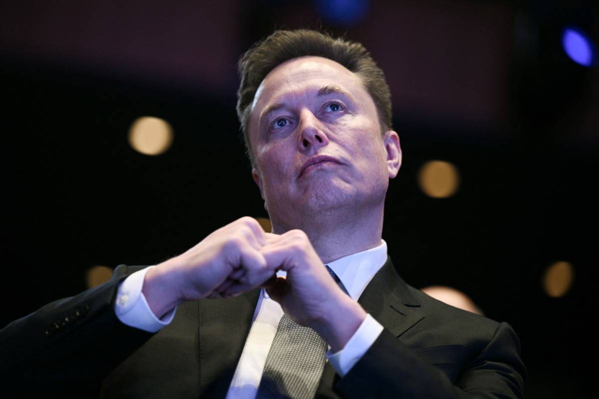 Tesla to unveil Roadster on October 1