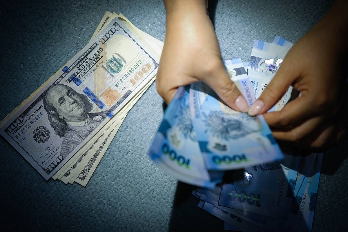 Palace links peso’s fall to P63 per dollar to Middle East conflict, El Niño