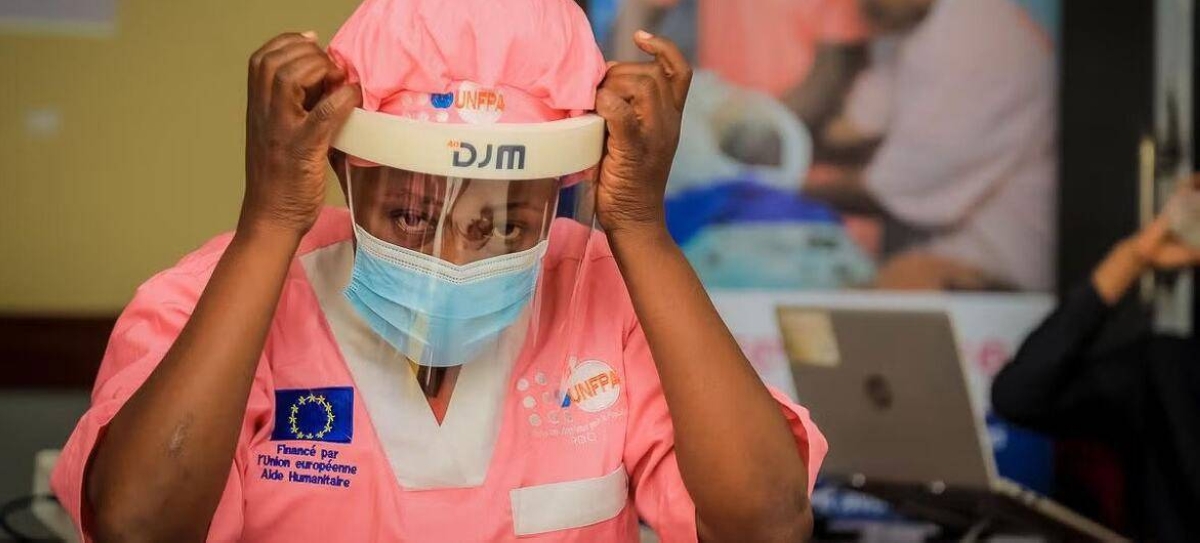 A nurse puts on protective gear to attend to Ebola patients in the eastern DR Congo. UNFPA DRC