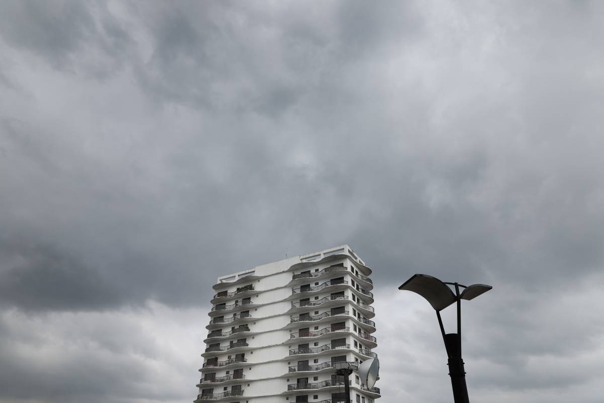 Thick, black clouds blanket the skies of San Juan City on October 18, 2026. Super Typhoon Champi is expected to enter the Philippine Area of Responsibility on Tuesday, bringing strong winds and heavy rains to Northern Luzon and the Bicol Region, according to the weather bureau. PHOTO BY MIKE ALQUINTO
