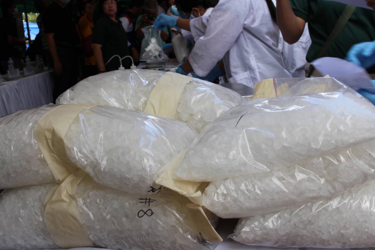 Vigilant rider turns over ‘shabu’ package to policemen