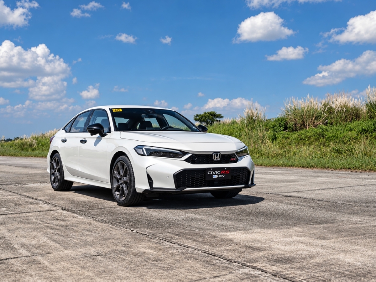 The Civic e:HEV's S+ Shift system, borrowed from the Prelude, introduces simulated gear changes, rev-matching behavior, and enhanced engine sounds. HONDA PHOTOS
