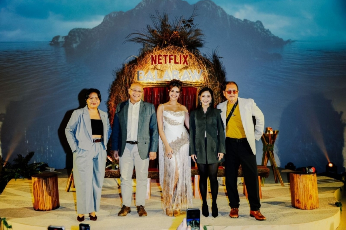 (From left) Director Rae Red, Nonie Buencamino, Janine Gutierrez, Charlie Dizon, Ronnie Lazaro of Netflix’s ‘Balaraw’ PHOTO FROM NETFLIX