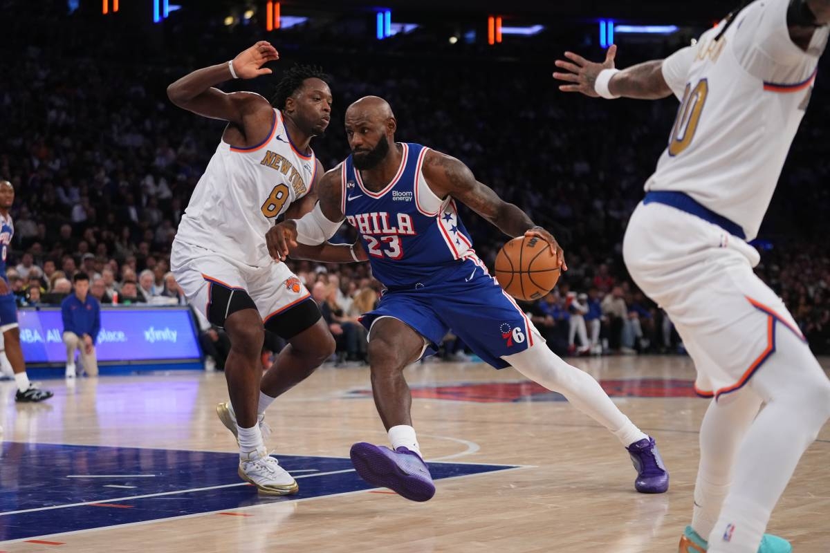 LeBron James talks smack with Knicks fans, drops 14 points in victorious 76ers debut