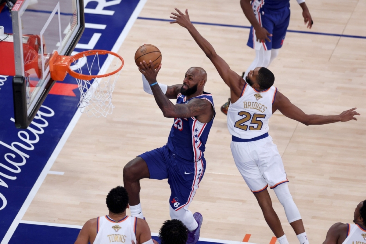 LeBron, Sixers spoil Knicks party
