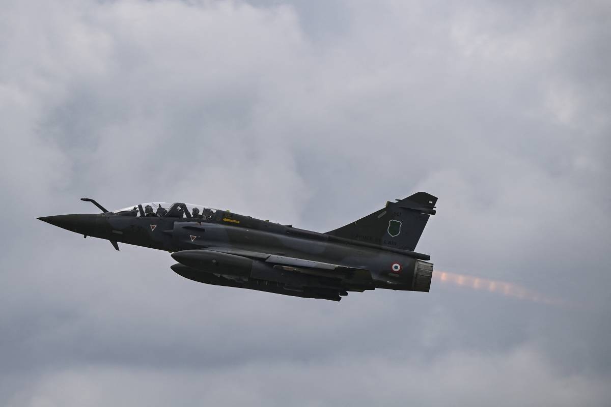 French fighter jet crashes during training, two killed