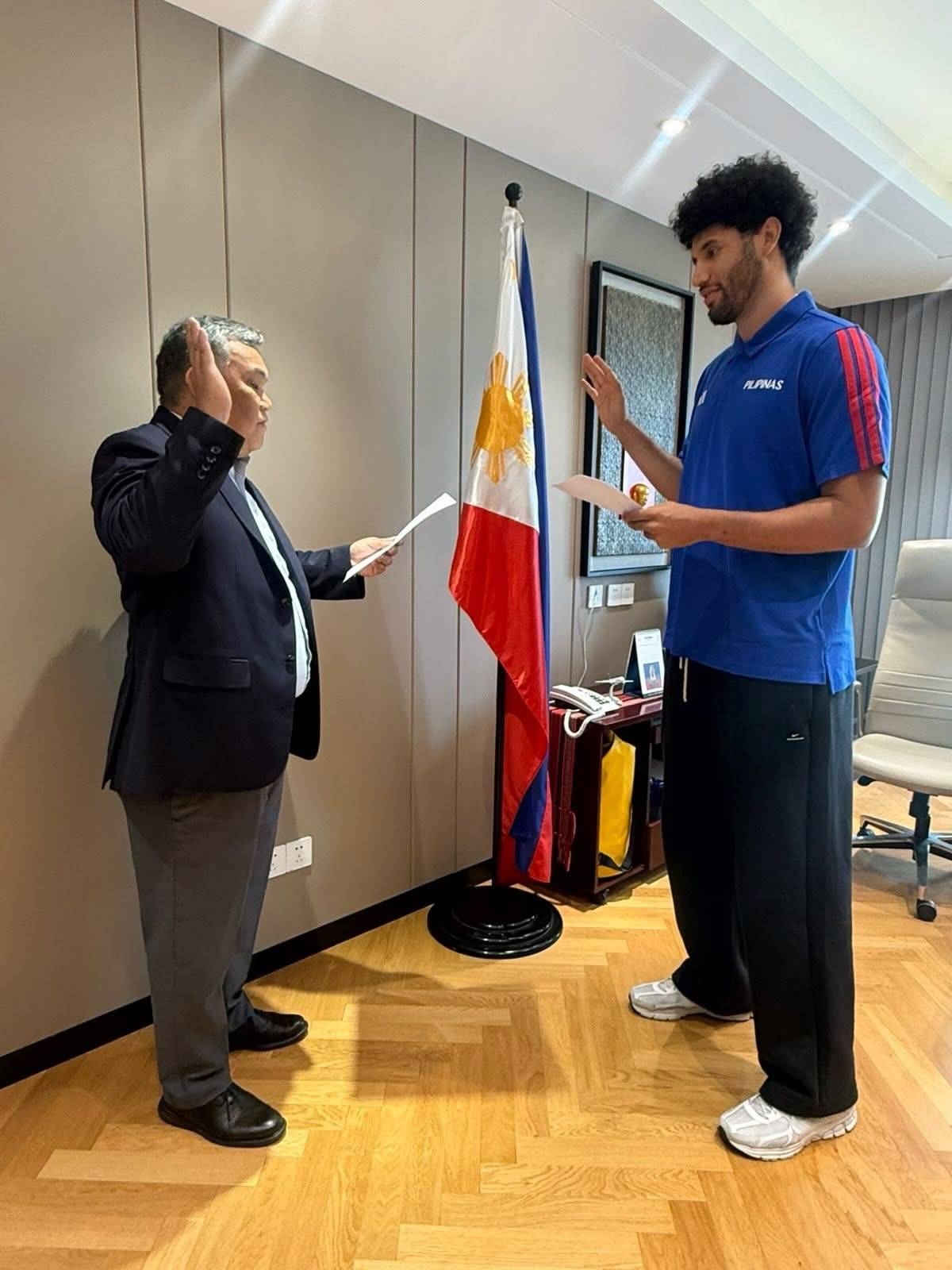 Boatwright takes oath of allegiance
