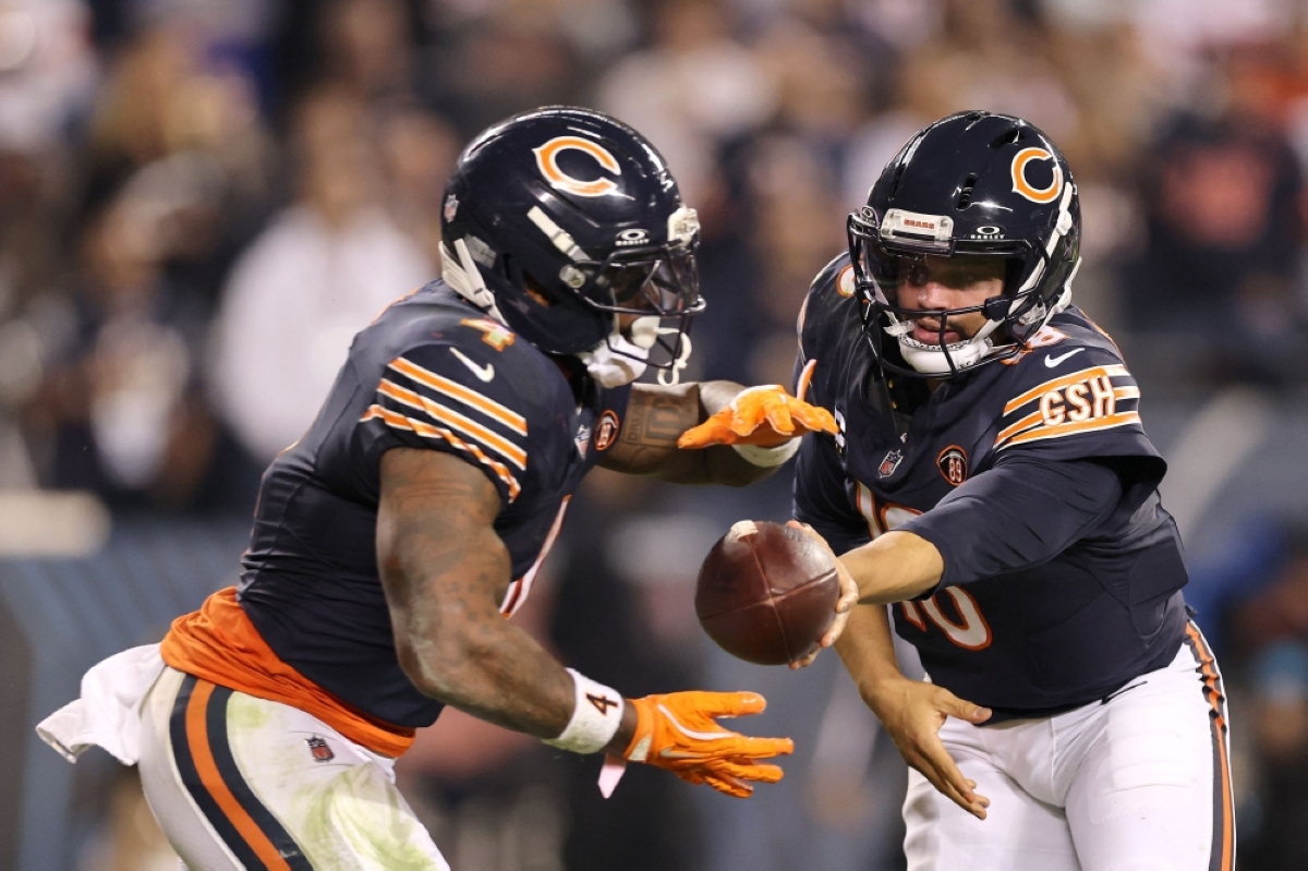 Williams, Santos lead Bears over Patriots